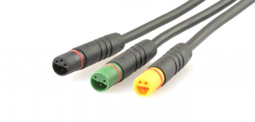 Higo extends successful 6mm design with a 3-pole smiley connector  